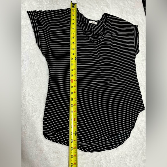 Maurices Black and White Striped Short Sleeve Shirt size Medium - Picture 5 of 8